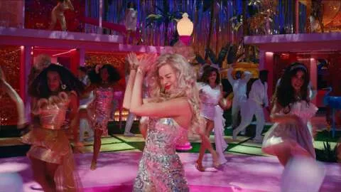 莱娅·格尔威格在片场