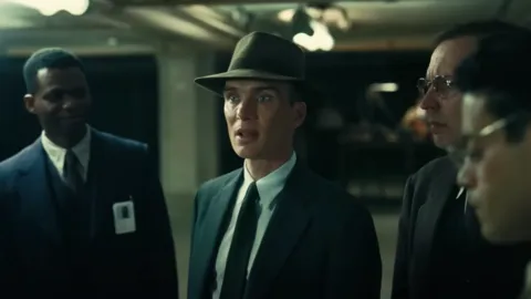 奥本海默电影海报