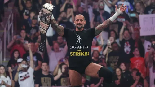 CM Punk在WWE现场亮相