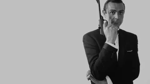 丹尼尔·克雷格饰演詹姆斯·邦德