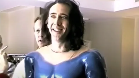 《蝙蝠侠》剧照，主演从左至右为杰弗里·雷特扮演的吉姆·戈登