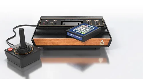 Atari 2600+ 游戏主机正面图，展示复古外观与现代接口